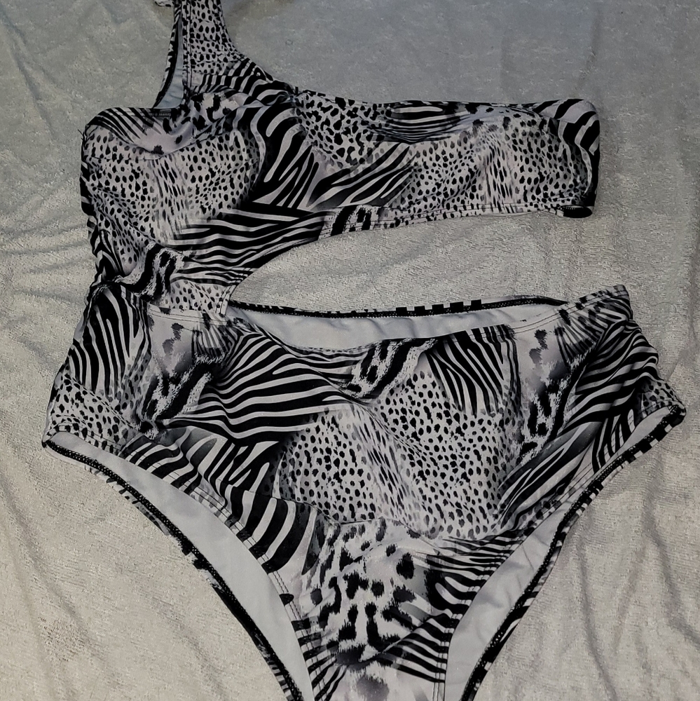 One Shoulder Animal Print Swimsuit